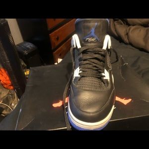 Jordan’s retro 4 used but not abused